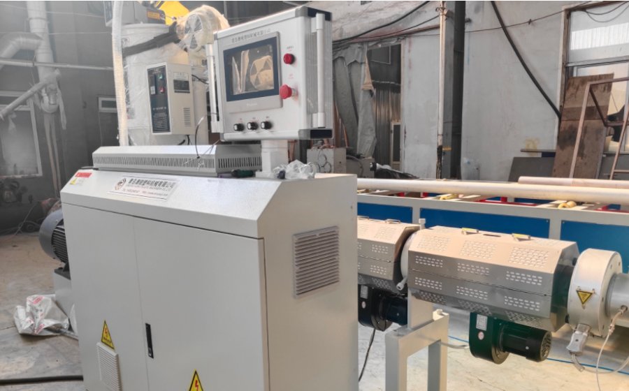 Single Screw vs Twin Screw Extruder: Which One Is Right for Your Plastic Production?